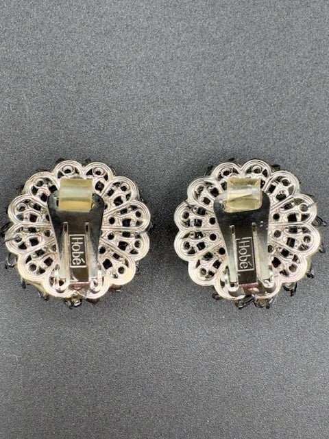 HobeHobe Double Strand Grey And Red Glass Bead Necklace And Clip Earrings Set - Black Dog Vintage