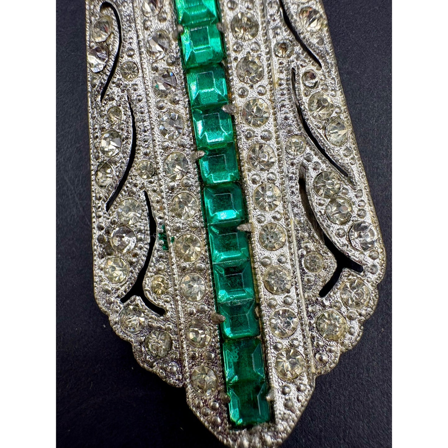 Antique 1930s Art Deco Emerald Green Glass Rhinestone Pot Metal Dress Clip