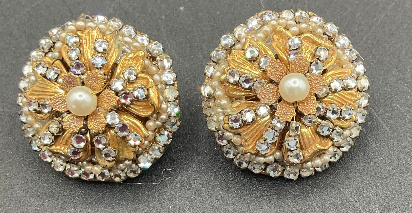 Vintage 1950s Pearl and Rhinestone Gold Tone Flower Clip Earrings
