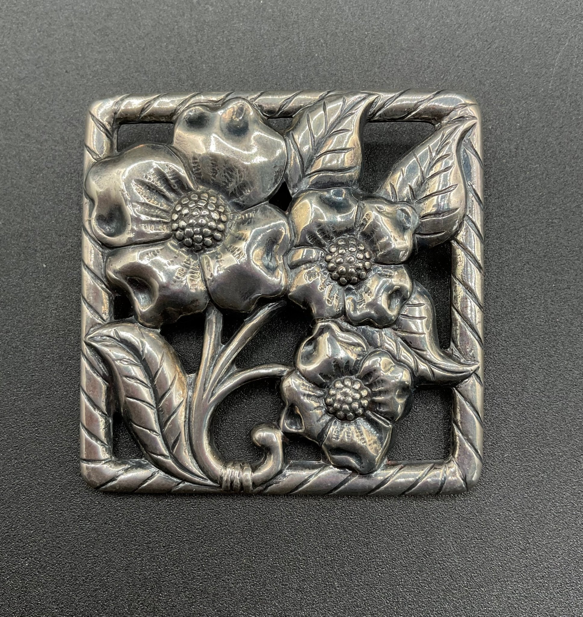 Black Dog VintageArt Deco 1940s Large Vintage Floral Framed Sterling Silver Brooch - Black Dog Vintage