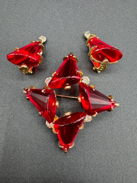 HattieRARE Hattie Carnegie Red and Clear Glass Stone Star Brooch And Earring Set - Black Dog Vintage