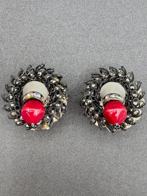 HobeHobe Double Strand Grey And Red Glass Bead Necklace And Clip Earrings Set - Black Dog Vintage