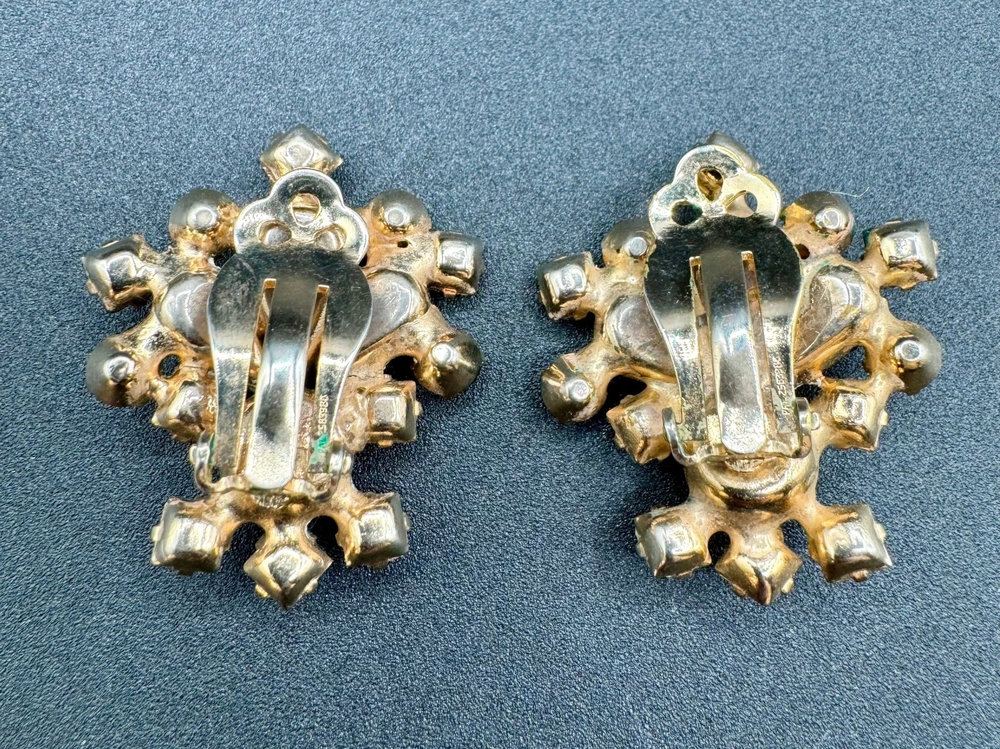 UnbrandedVintage Green Austrian Crystal Clip Earrings - Holiday Sparkle! - Black Dog Vintage