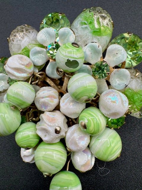 UnmarkedVintage Green And White Cluster Brooch With Givre Stones And Dangle Haskell Style - Black Dog Vintage