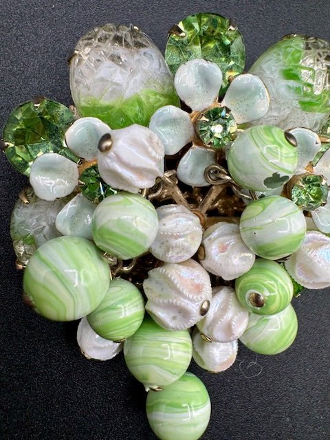 UnmarkedVintage Green And White Cluster Brooch With Givre Stones And Dangle Haskell Style - Black Dog Vintage